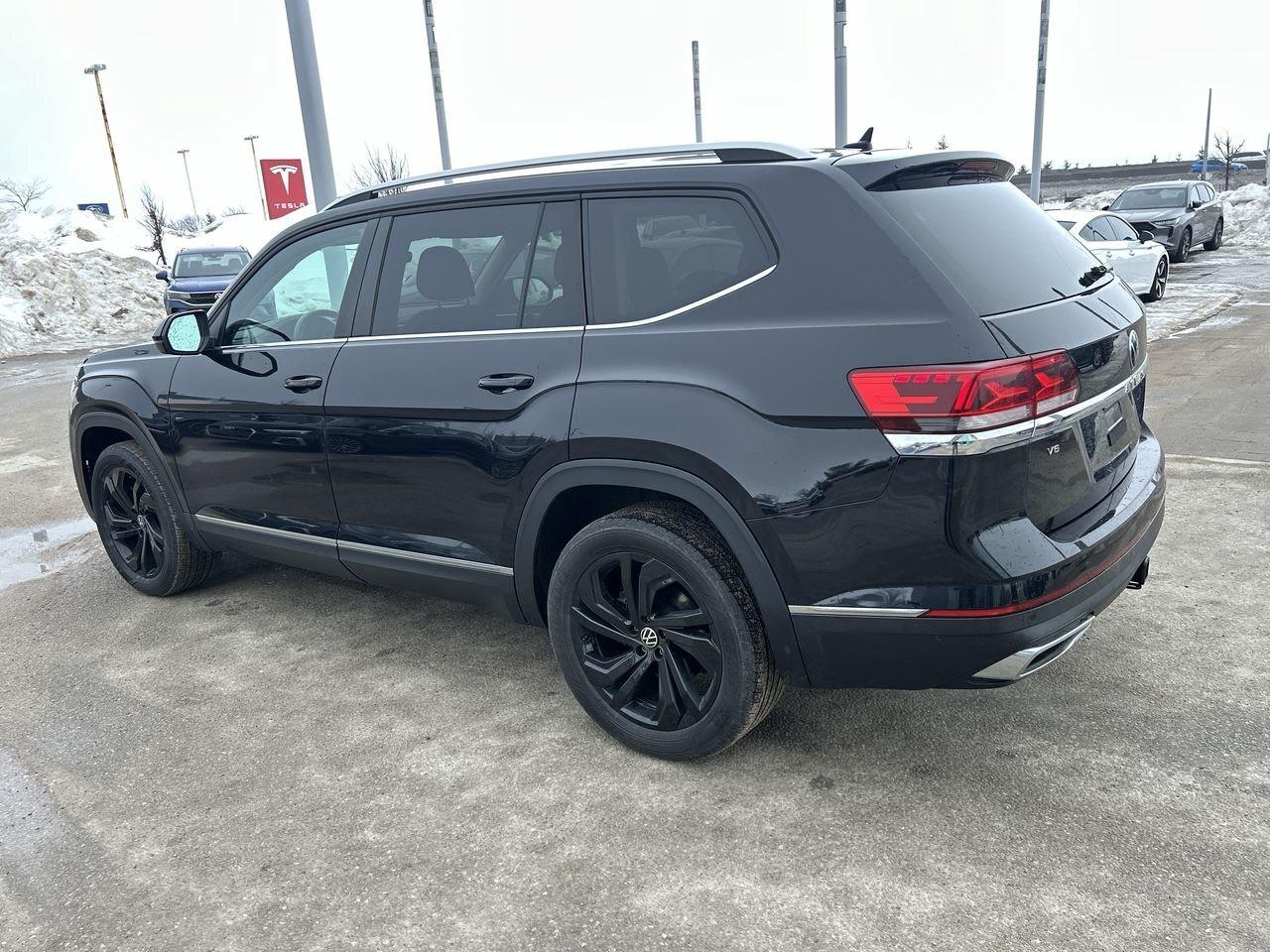 2022 Volkswagen Atlas Highline 3.6L   Low Km's   Accident-Free Photo