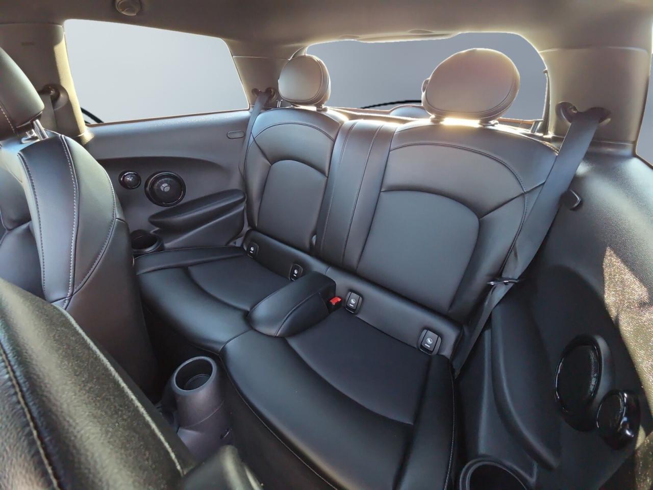 2016 MINI Cooper S * NO ACCIDENTS / HUD / HK SOUND / NAVI / CAMERA Photo