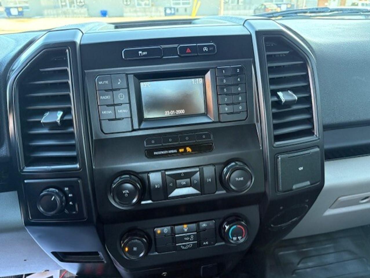 2018 Ford F-150 XL 4WD REGULAR CAB 8' LONG BOX-1 OWNER-CERTIFIED! Photo