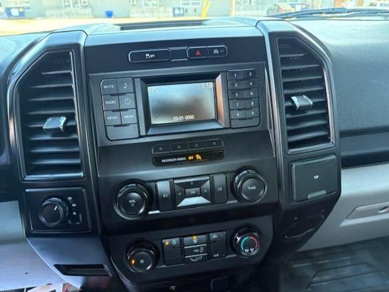 2018 Ford F-150 XL 4WD REGULAR CAB 8' LONG BOX-1 OWNER-CERTIFIED! Photo