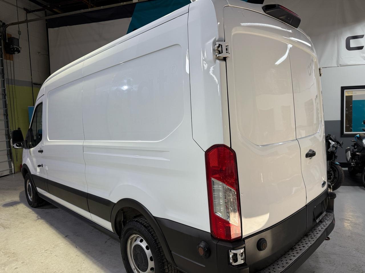 2019 Ford Transit Cargo Van T-350 148 MEDIUM ROOF  SHELVING   DIVIDER   NO ACC Photo3
