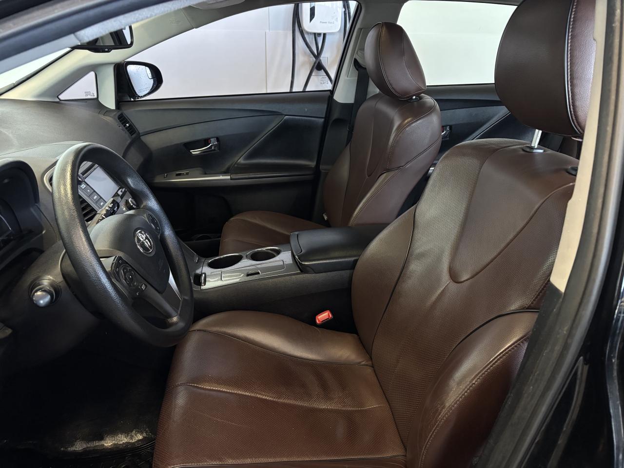 2016 Toyota Venza XLE   AWD   NAVI   2 SETS OF RIMS/TIRES  SOLD ASIS Photo