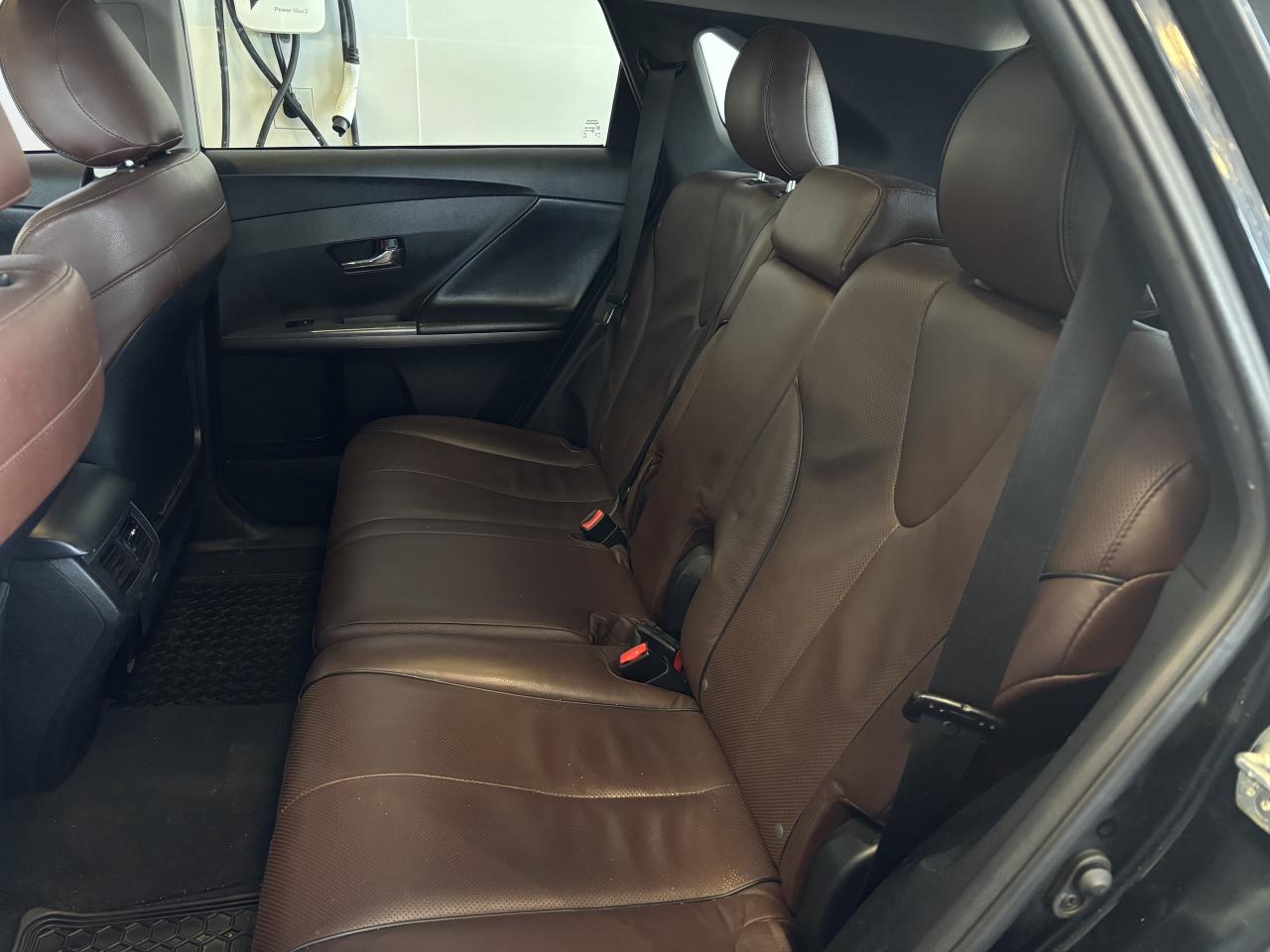 2016 Toyota Venza XLE   AWD   NAVI   2 SETS OF RIMS/TIRES  SOLD ASIS Photo