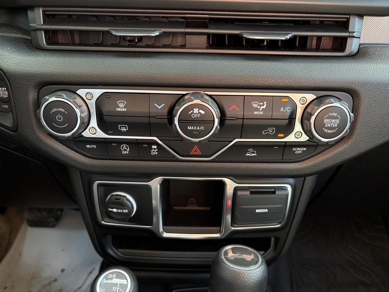 2024 Jeep Wrangler SPORT Photo