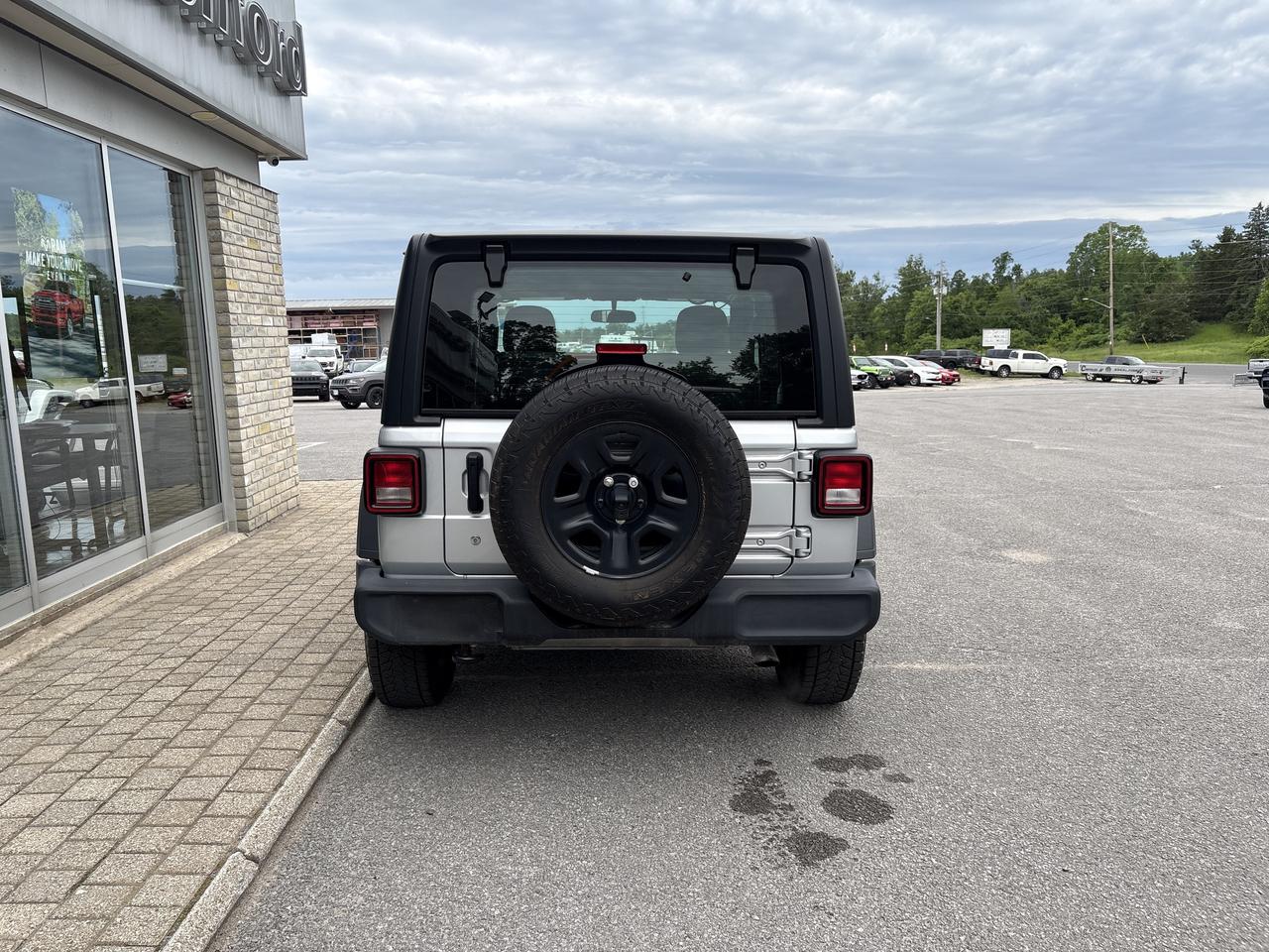 2024 Jeep Wrangler SPORT Photo