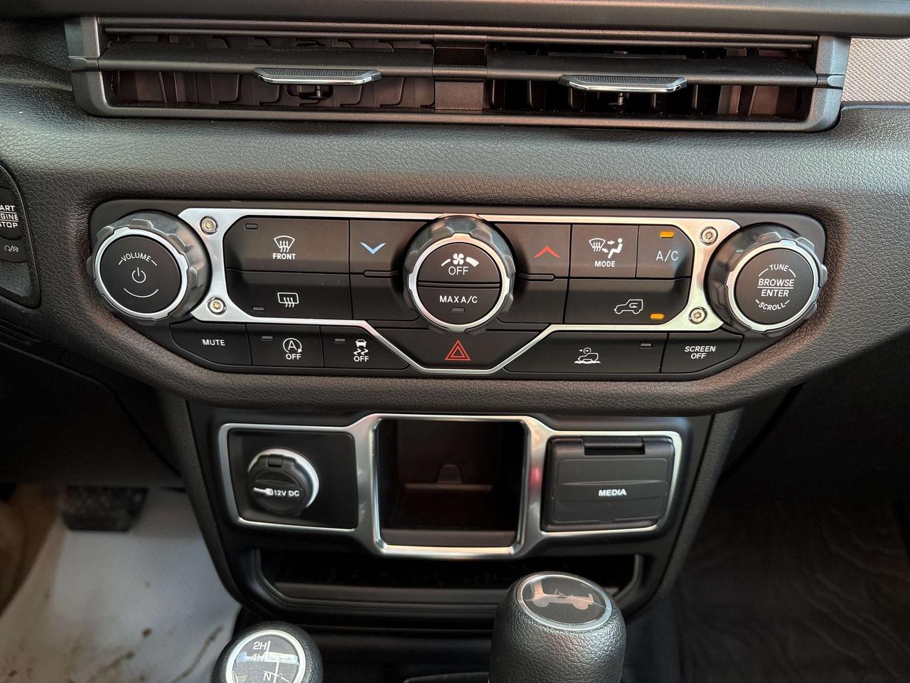2024 Jeep Wrangler SPORT Photo