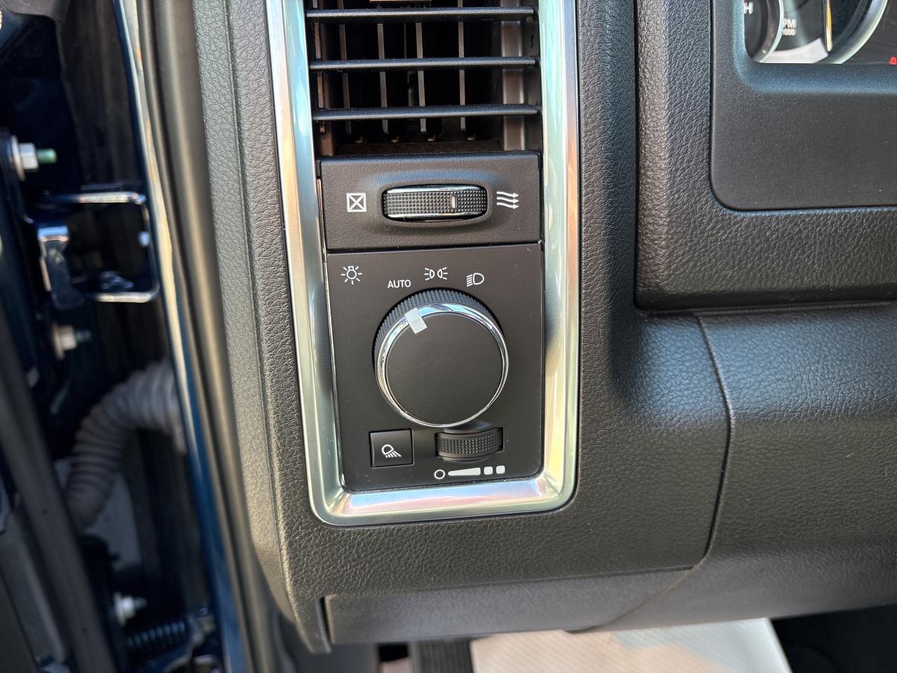 2023 RAM 1500 Classic WARLOCK Photo