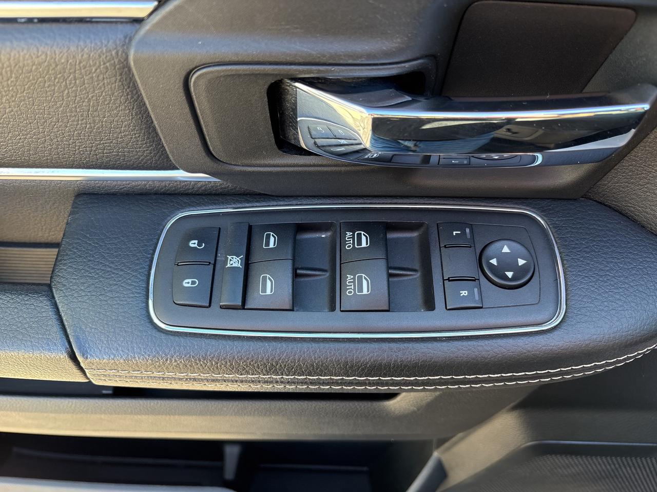 2023 RAM 1500 Classic WARLOCK Photo