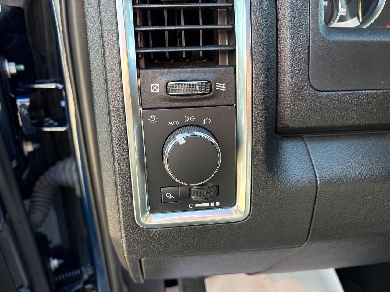 2023 RAM 1500 Classic WARLOCK Photo