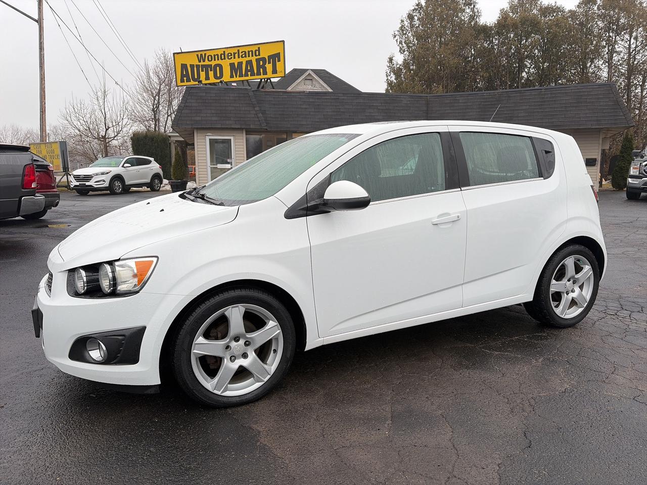 2016 Chevrolet Sonic LT-SUNROOF-CLEAN CARFAX-DRIVES EXCELLENT Photo0
