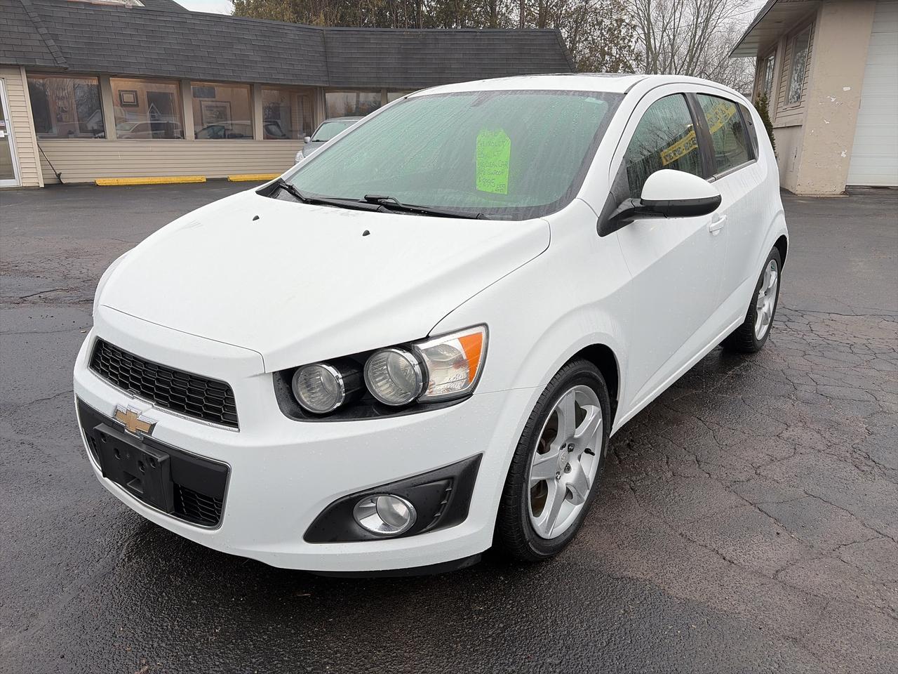 2016 Chevrolet Sonic LT-SUNROOF-CLEAN CARFAX-DRIVES EXCELLENT Photo