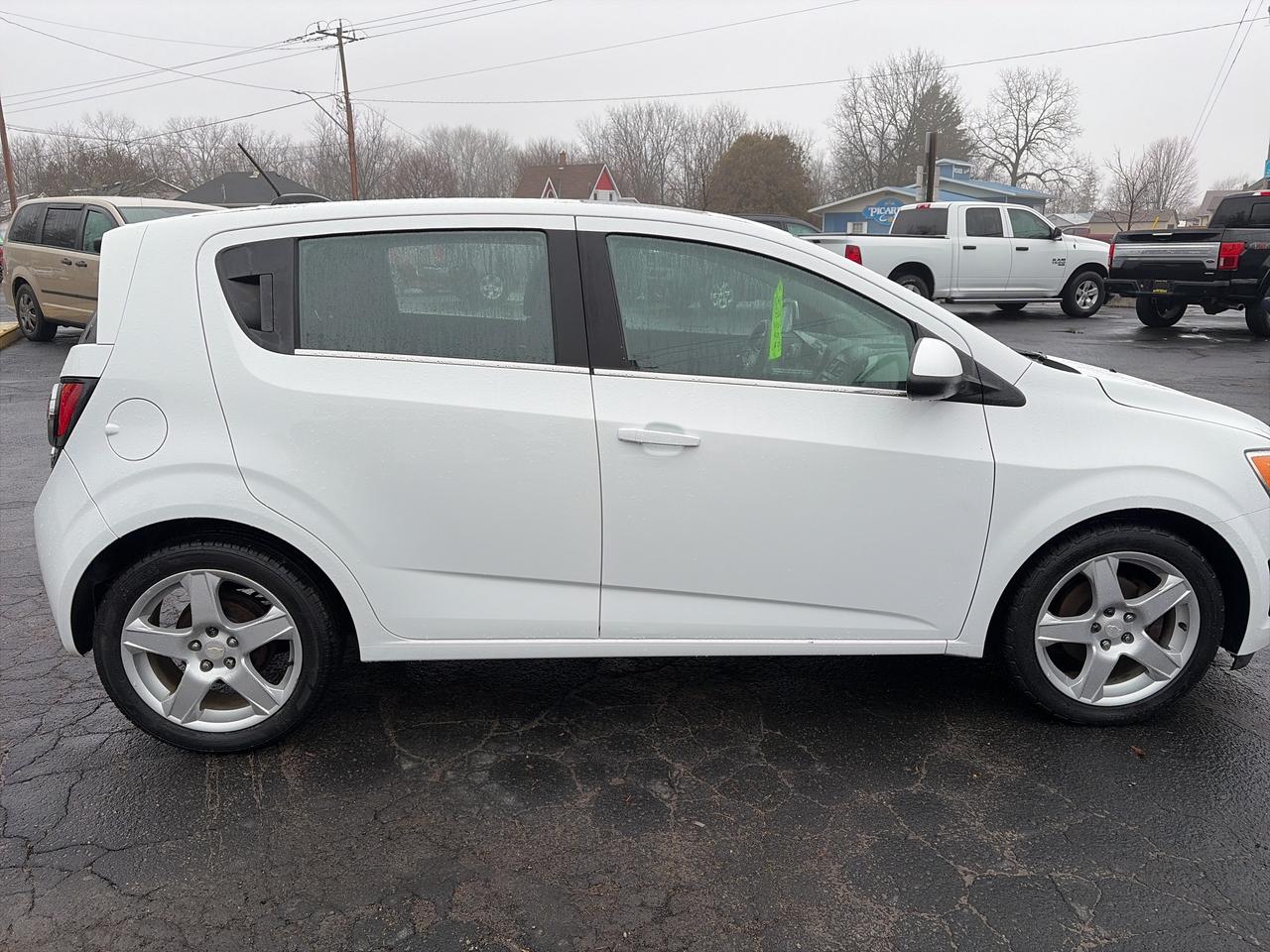 2016 Chevrolet Sonic LT-SUNROOF-CLEAN CARFAX-DRIVES EXCELLENT Photo4