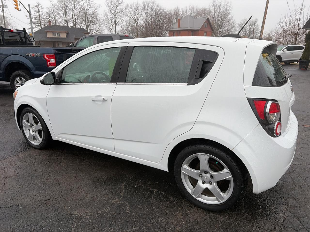 2016 Chevrolet Sonic LT-SUNROOF-CLEAN CARFAX-DRIVES EXCELLENT Photo