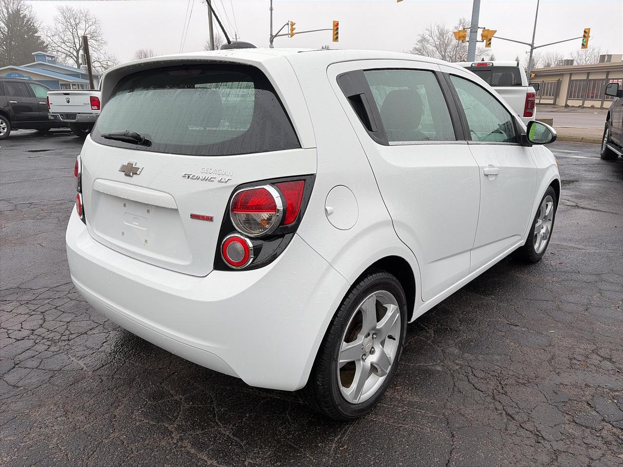 2016 Chevrolet Sonic LT-SUNROOF-CLEAN CARFAX-DRIVES EXCELLENT Photo