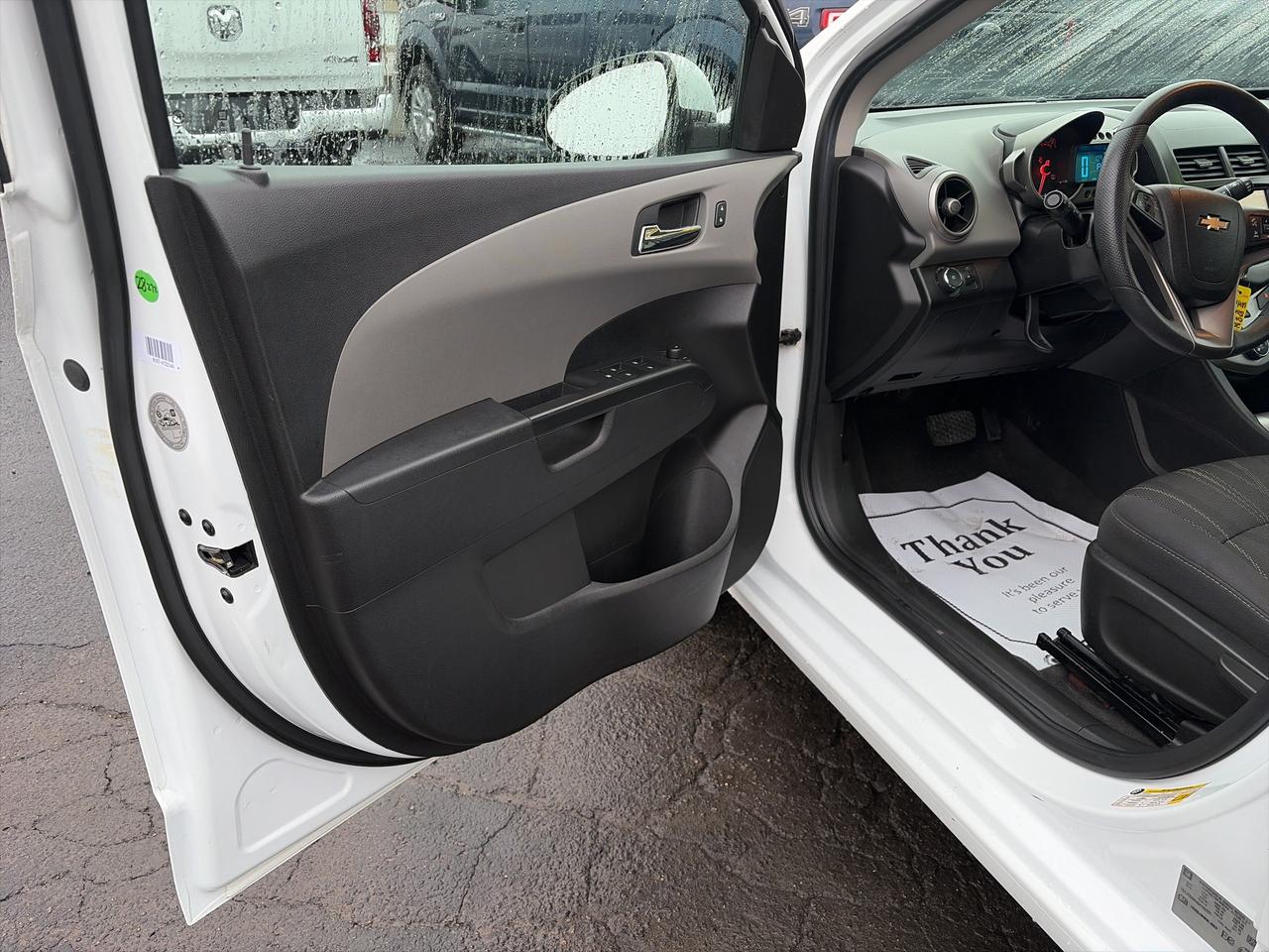 2016 Chevrolet Sonic LT-SUNROOF-CLEAN CARFAX-DRIVES EXCELLENT Photo