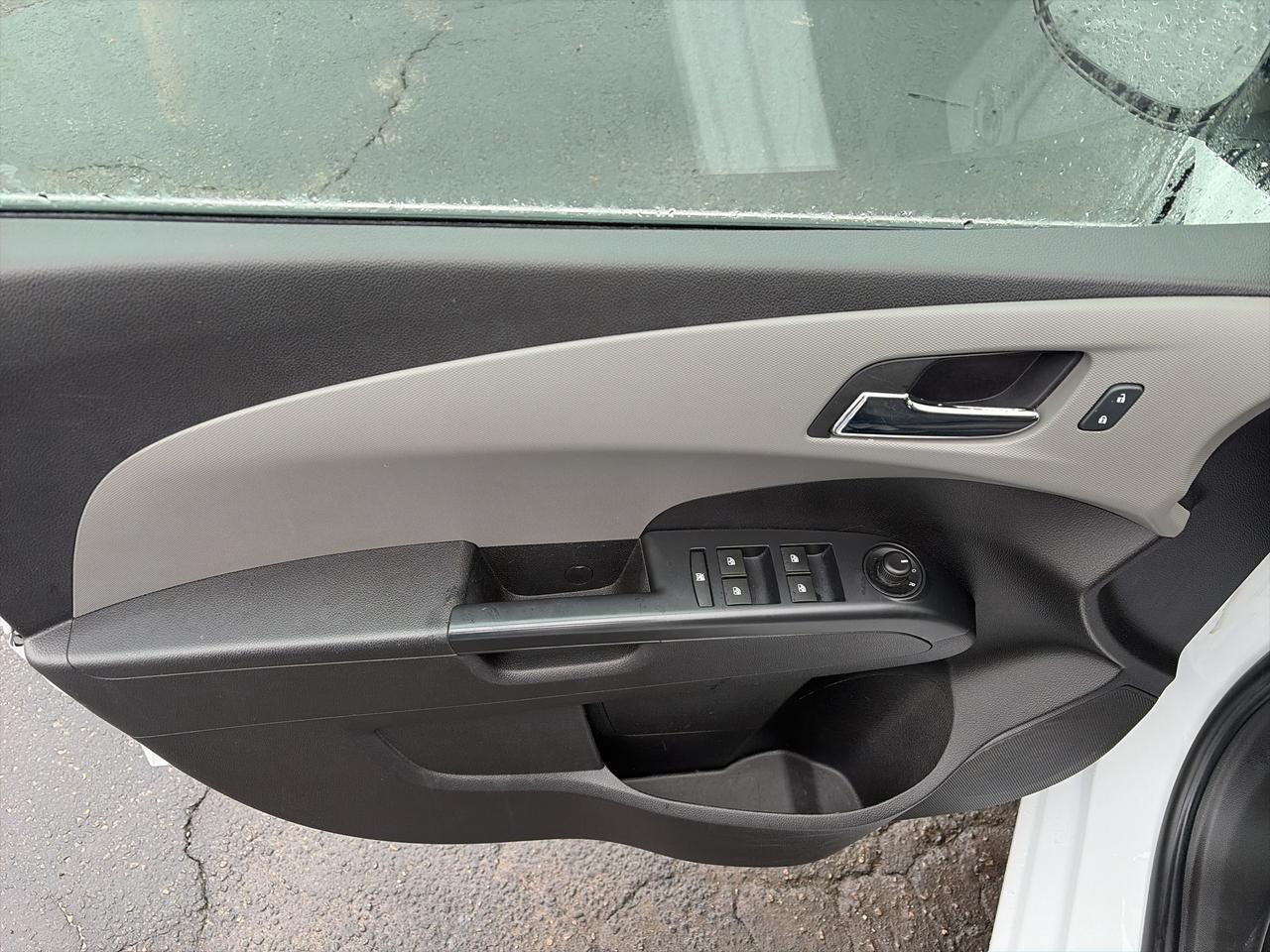 2016 Chevrolet Sonic LT-SUNROOF-CLEAN CARFAX-DRIVES EXCELLENT Photo