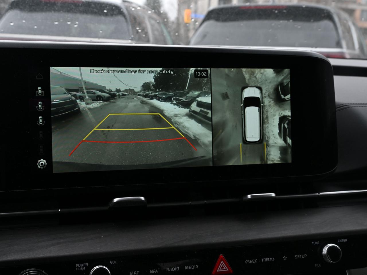 2024 Kia Carnival EX Photo