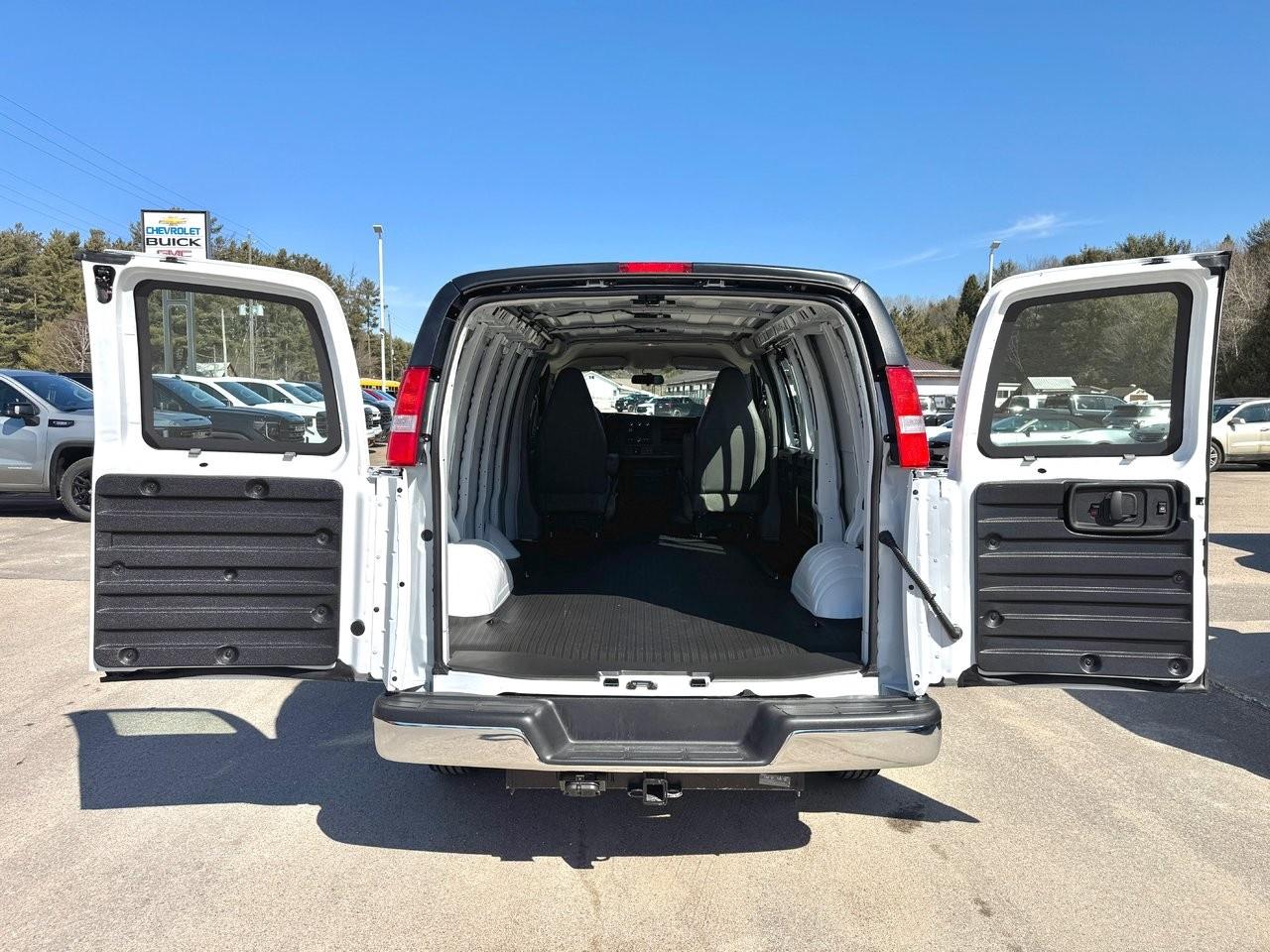 2025 GMC Savana Cargo Van 2500 Regular Wheelbase Rear-Wheel Drive Photo
