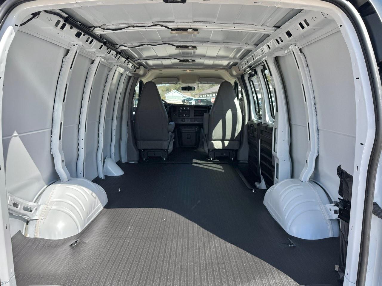 2025 GMC Savana Cargo Van 2500 Regular Wheelbase Rear-Wheel Drive Photo