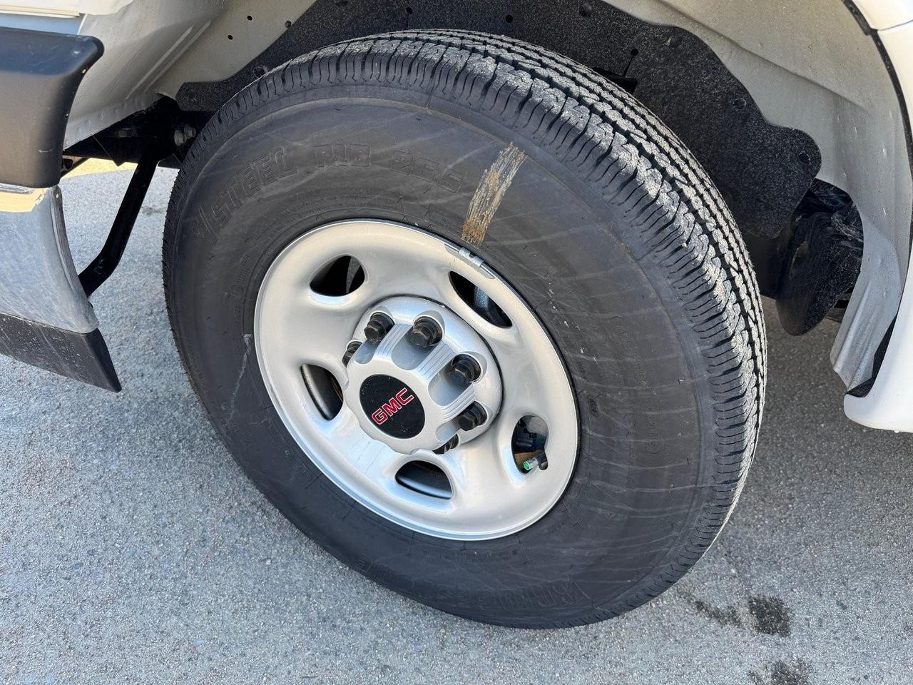 2025 GMC Savana Cargo Van 2500 Regular Wheelbase Rear-Wheel Drive Photo