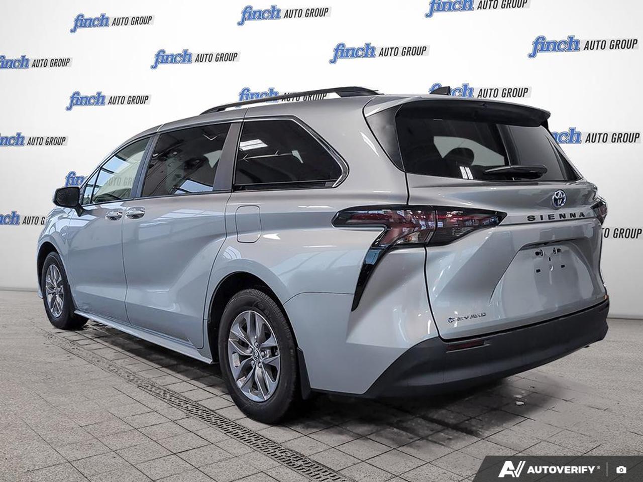 2025 Toyota Sienna LE 8-Passenger 4dr Front-Wheel Drive Passenger Van Photo3