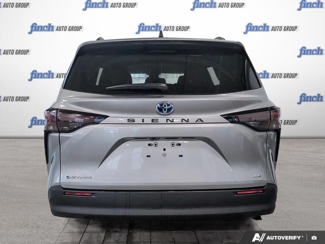 2025 Toyota Sienna LE 8-Passenger 4dr Front-Wheel Drive Passenger Van Photo4