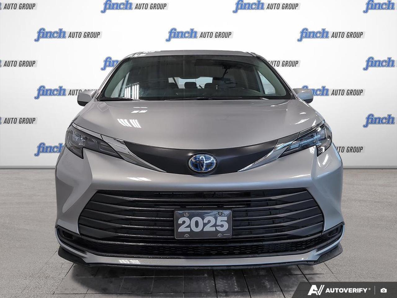 2025 Toyota Sienna LE 8-Passenger 4dr Front-Wheel Drive Passenger Van Photo