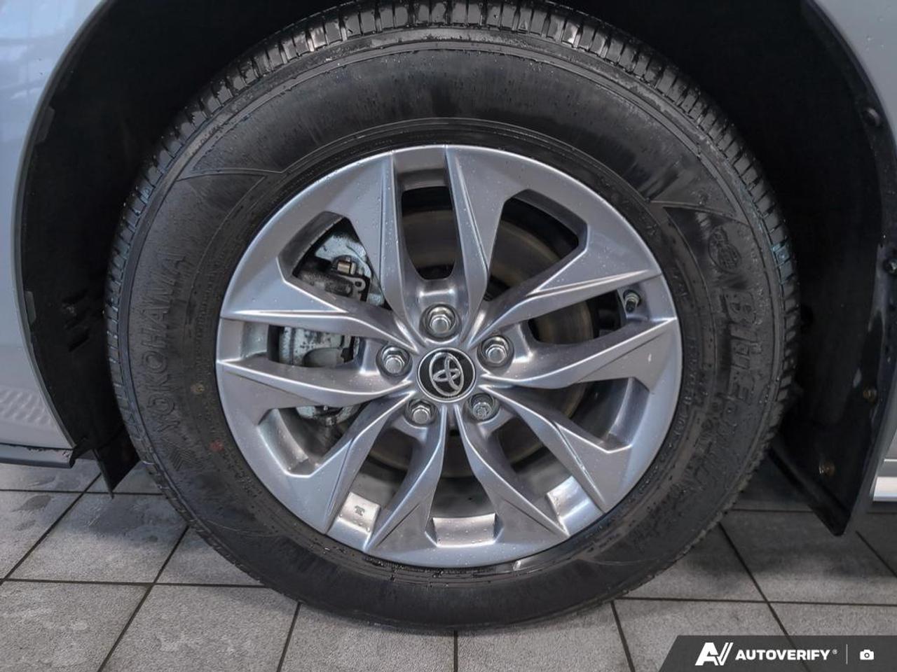 2025 Toyota Sienna LE 8-Passenger 4dr Front-Wheel Drive Passenger Van Photo