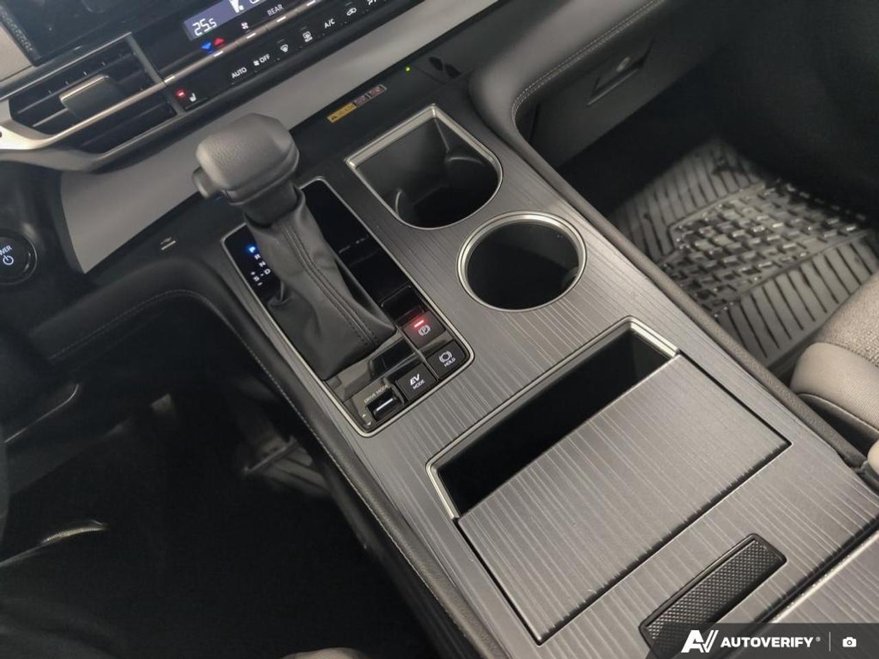 2025 Toyota Sienna LE 8-Passenger 4dr Front-Wheel Drive Passenger Van Photo