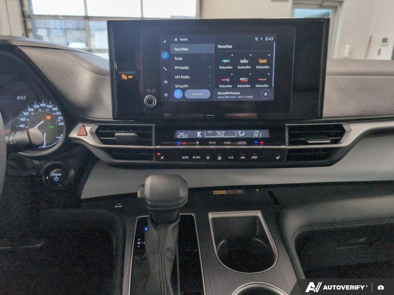 2025 Toyota Sienna LE 8-Passenger 4dr Front-Wheel Drive Passenger Van Photo