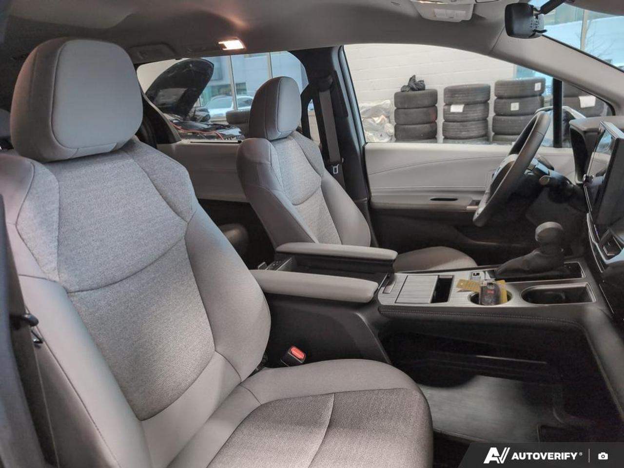 2025 Toyota Sienna LE 8-Passenger 4dr Front-Wheel Drive Passenger Van Photo