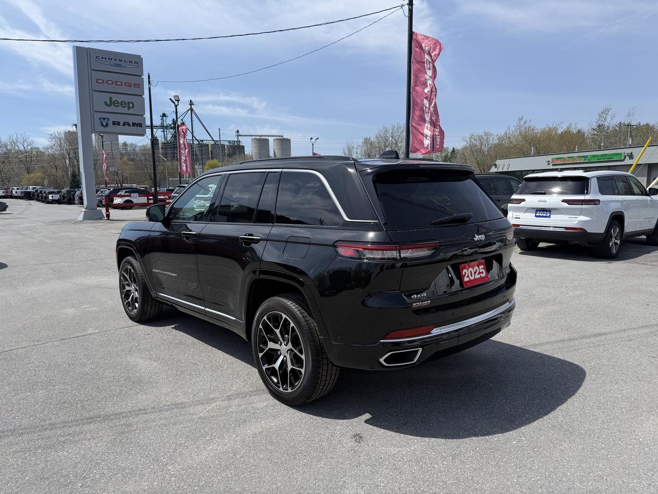 2025 Jeep Grand Cherokee Summit Reserve 4x4 - Pano Sunroof - Massage Seats! Photo2