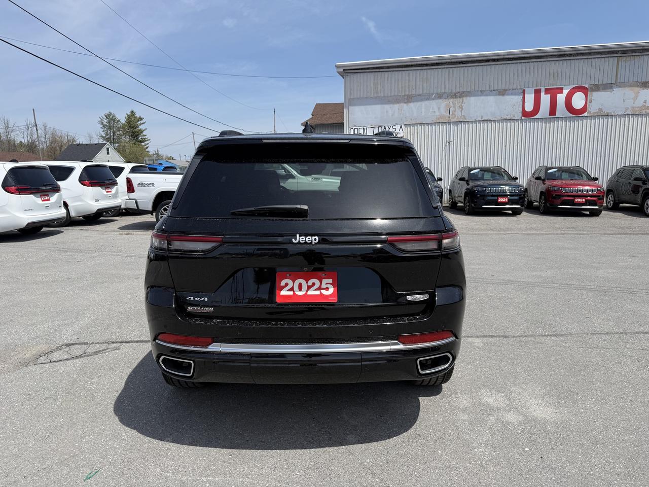 2025 Jeep Grand Cherokee Summit Reserve 4x4 - Pano Sunroof - Massage Seats! Photo