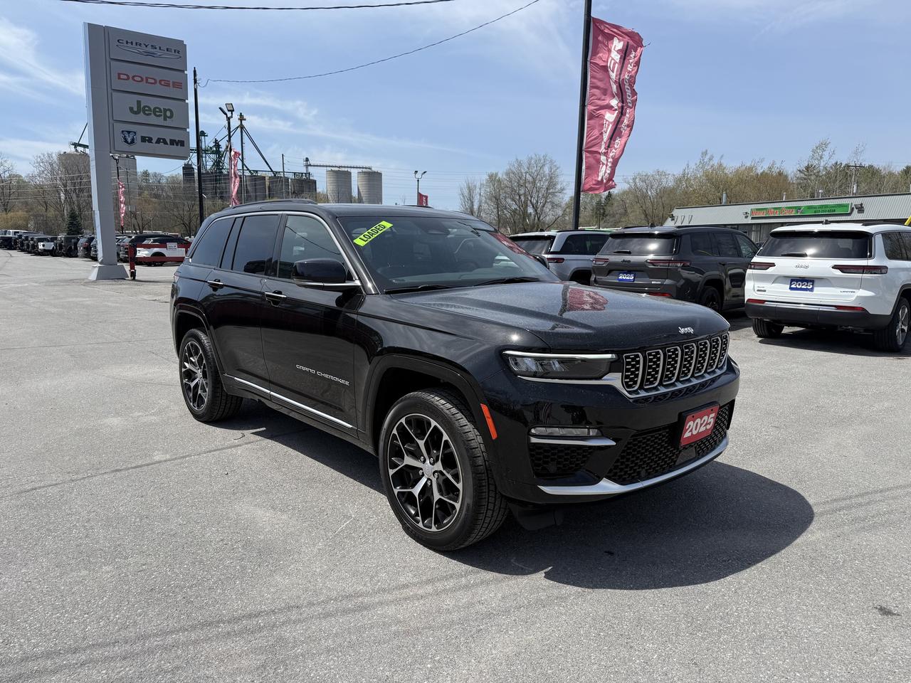 2025 Jeep Grand Cherokee Summit Reserve 4x4 - Pano Sunroof - Massage Seats! Photo
