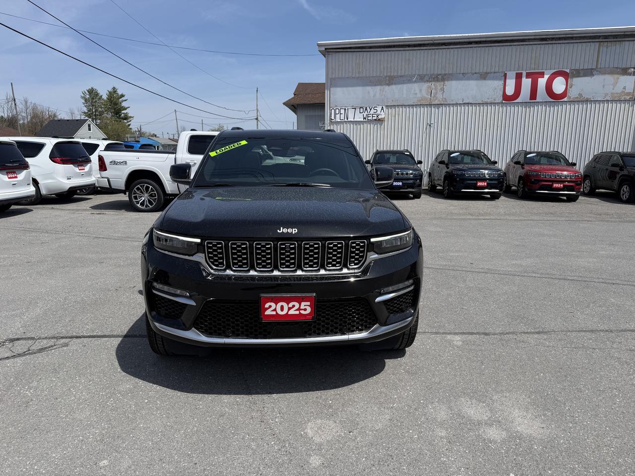 2025 Jeep Grand Cherokee Summit Reserve 4x4 - Pano Sunroof - Massage Seats! Photo