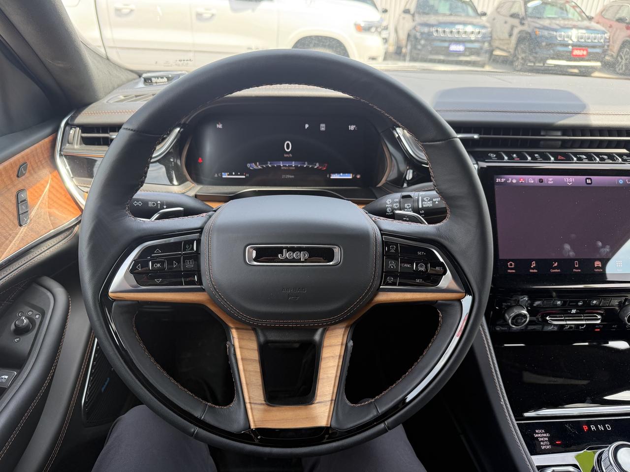 2025 Jeep Grand Cherokee Summit Reserve 4x4 - Pano Sunroof - Massage Seats! Photo