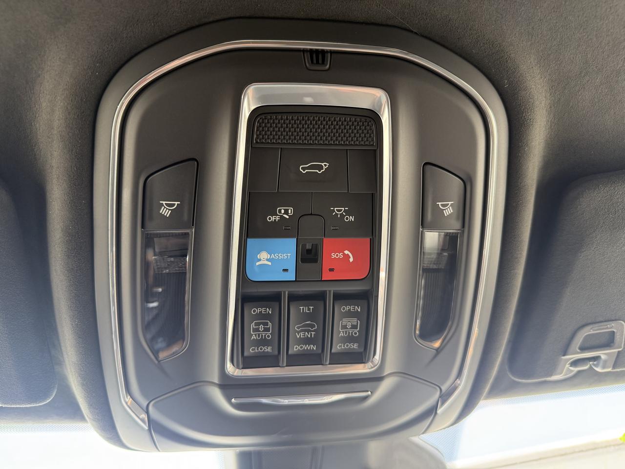 2025 Jeep Grand Cherokee Summit Reserve 4x4 - Pano Sunroof - Massage Seats! Photo