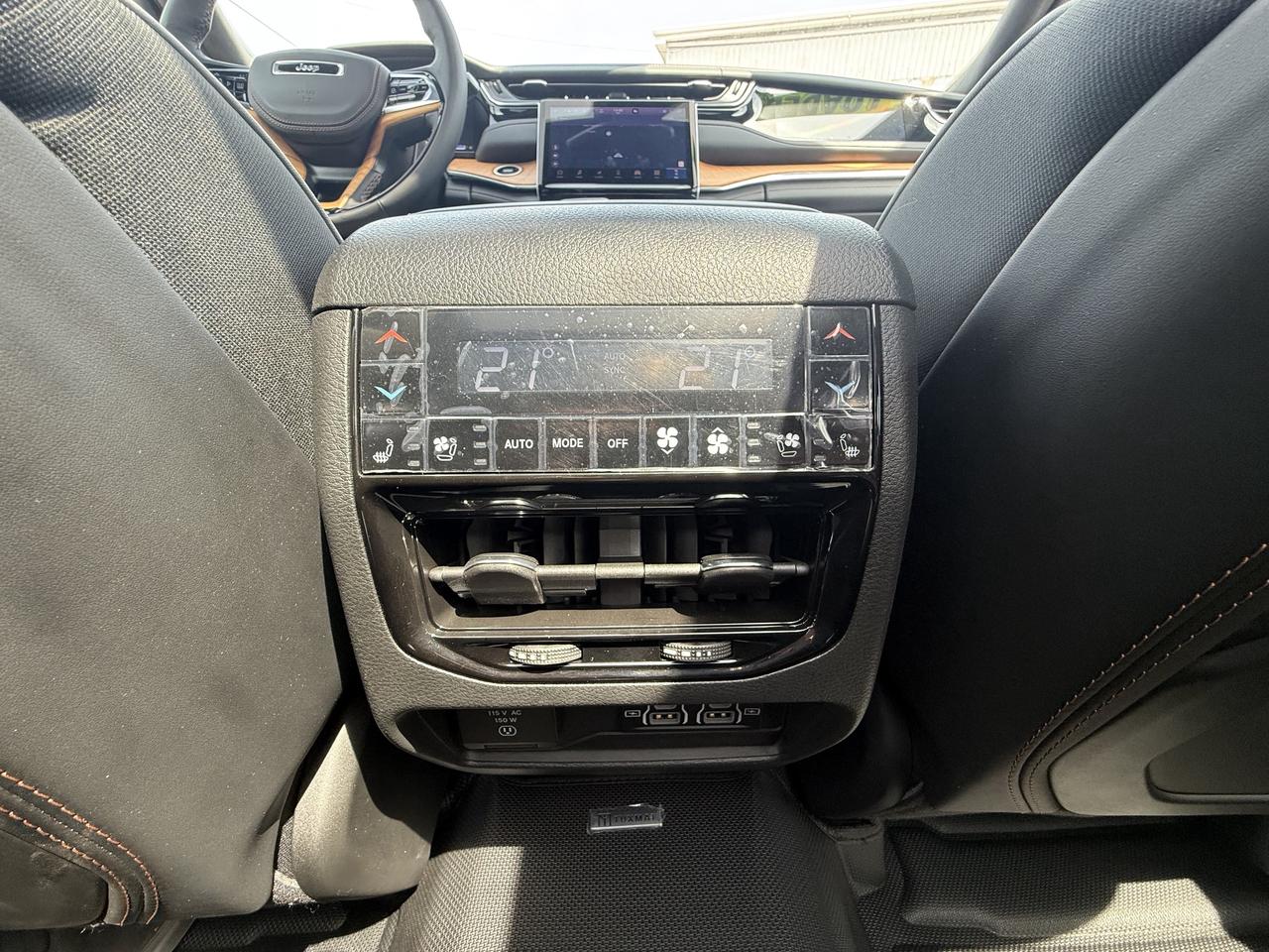 2025 Jeep Grand Cherokee Summit Reserve 4x4 - Pano Sunroof - Massage Seats! Photo