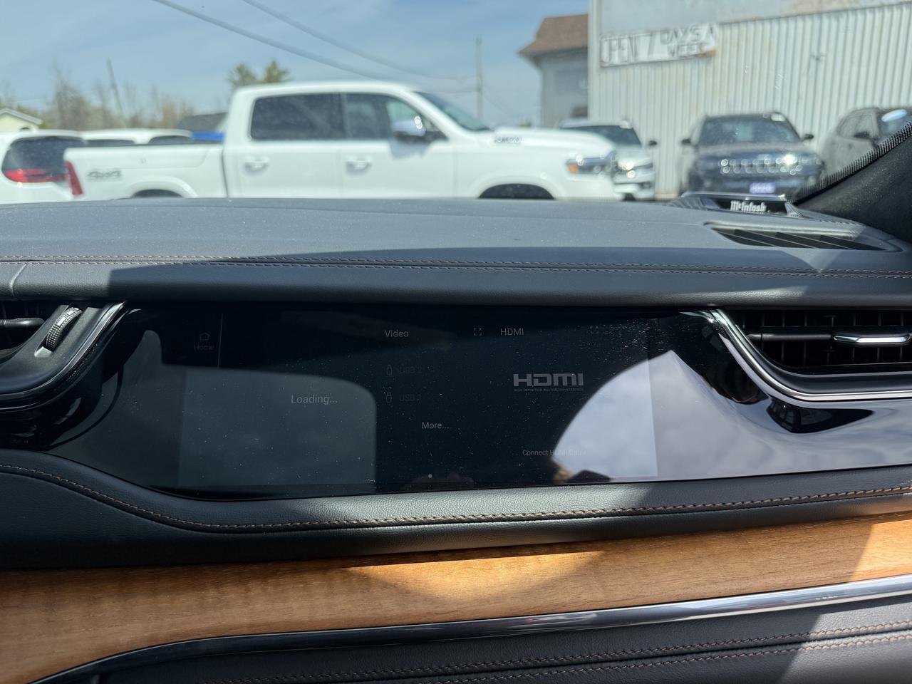 2025 Jeep Grand Cherokee Summit Reserve 4x4 - Pano Sunroof - Massage Seats! Photo