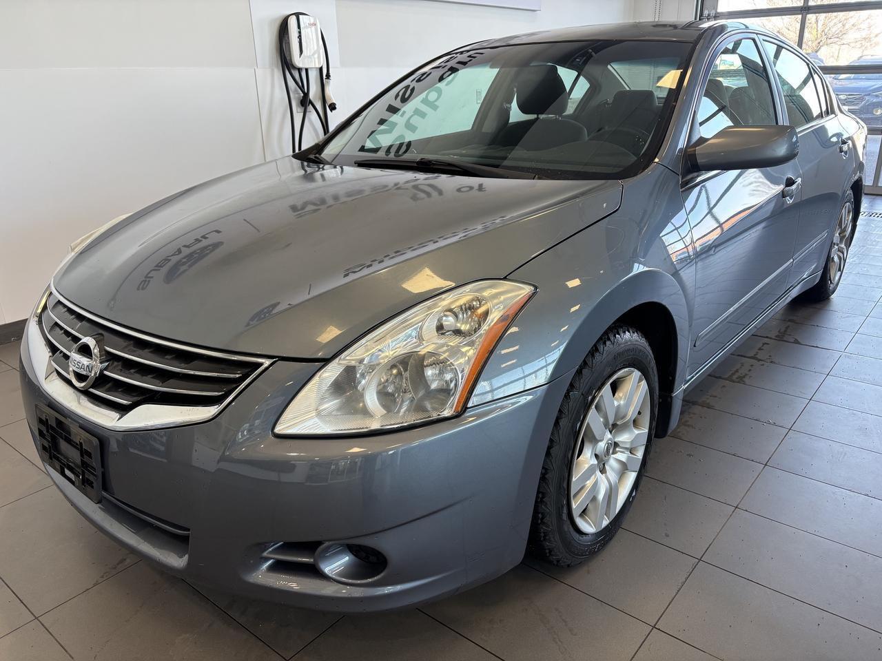 2010 Nissan Altima 2.5S MODEL   CLEAN CARFAX START BUTTON  SOLD AS-IS Photo2