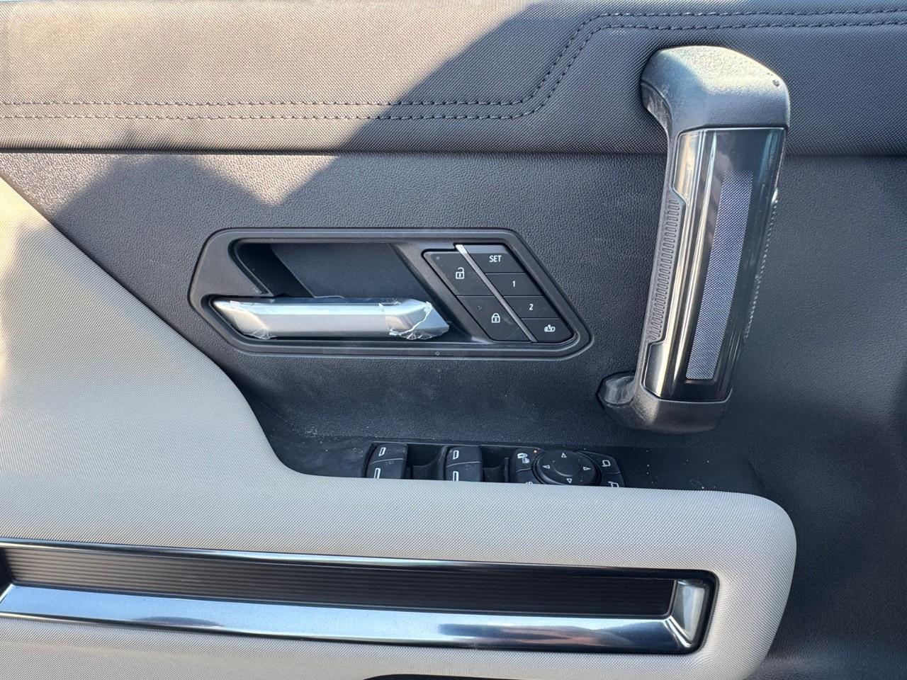 2026 GMC HUMMER EV SUV e4WD 4dr 2X w/3VL Photo