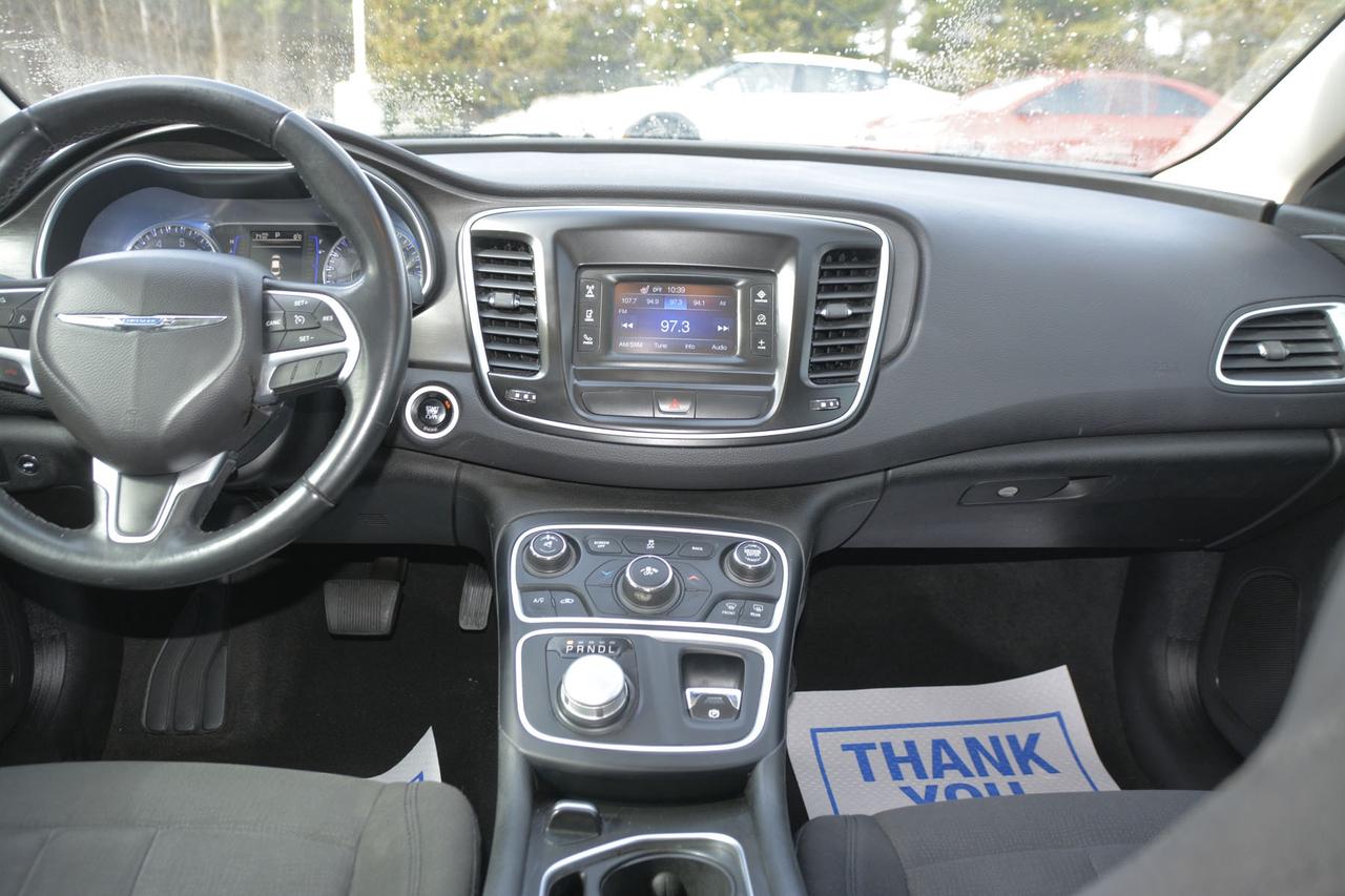 2016 Chrysler 200 LIMITED   CERTIFIED Photo4