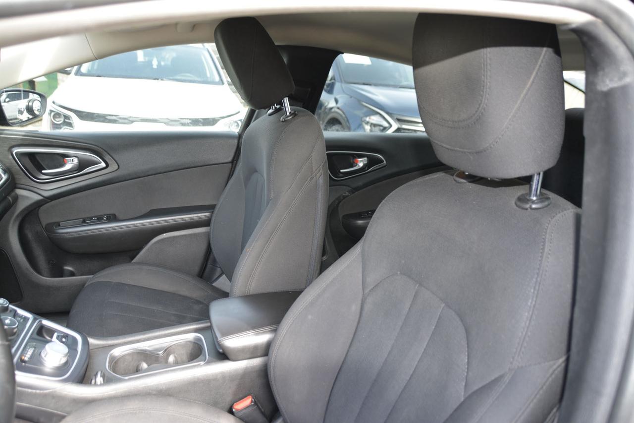 2016 Chrysler 200 LIMITED   CERTIFIED Photo