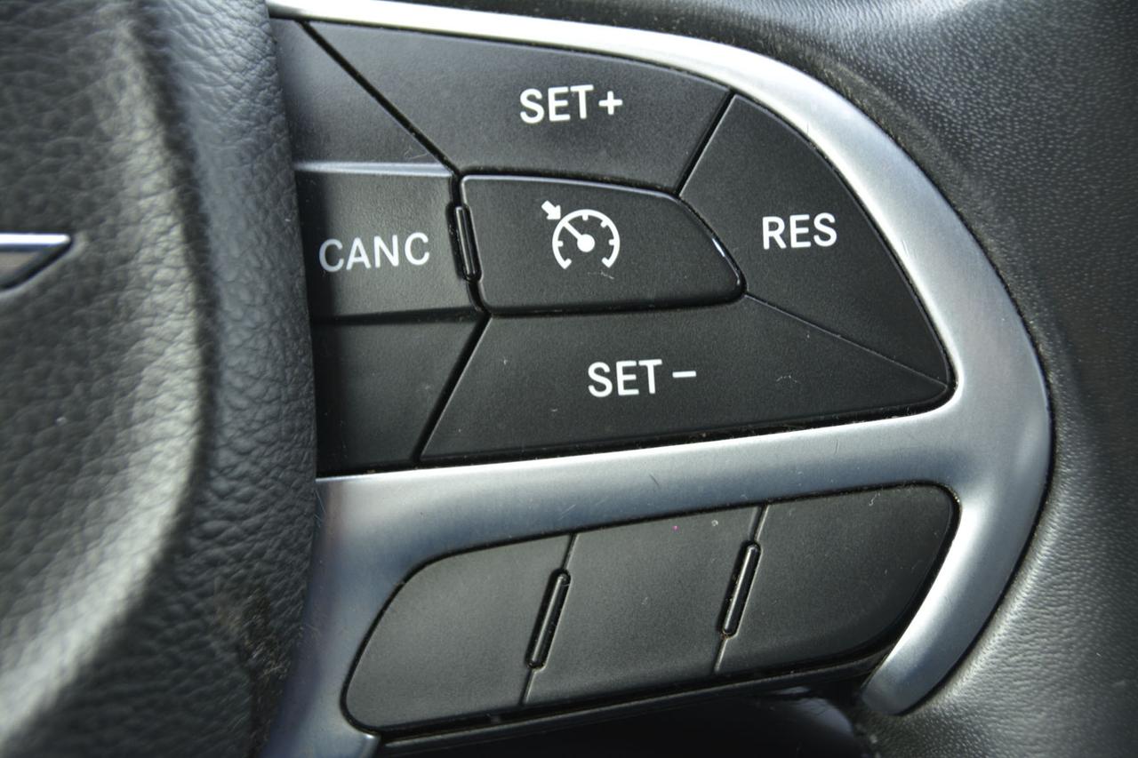 2016 Chrysler 200 LIMITED   CERTIFIED Photo