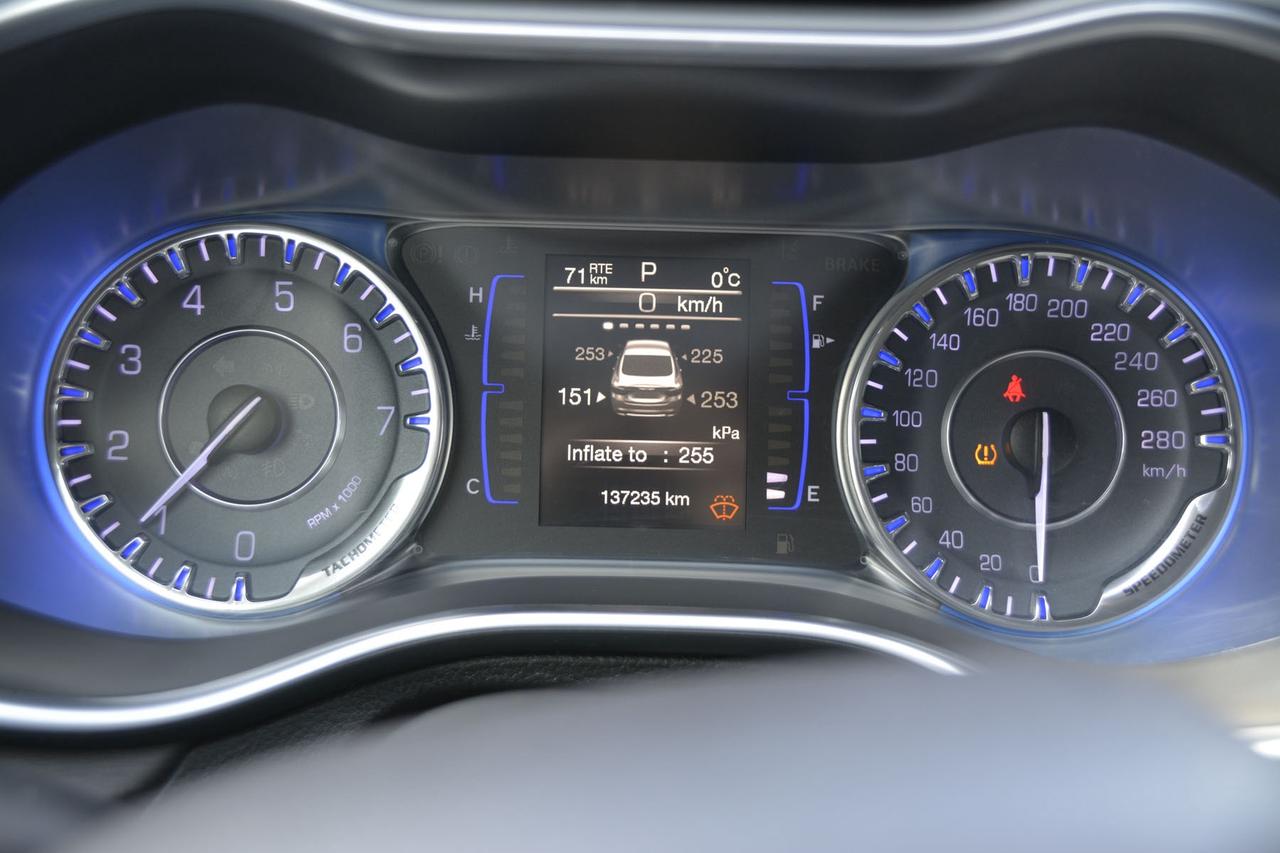 2016 Chrysler 200 LIMITED   CERTIFIED Photo