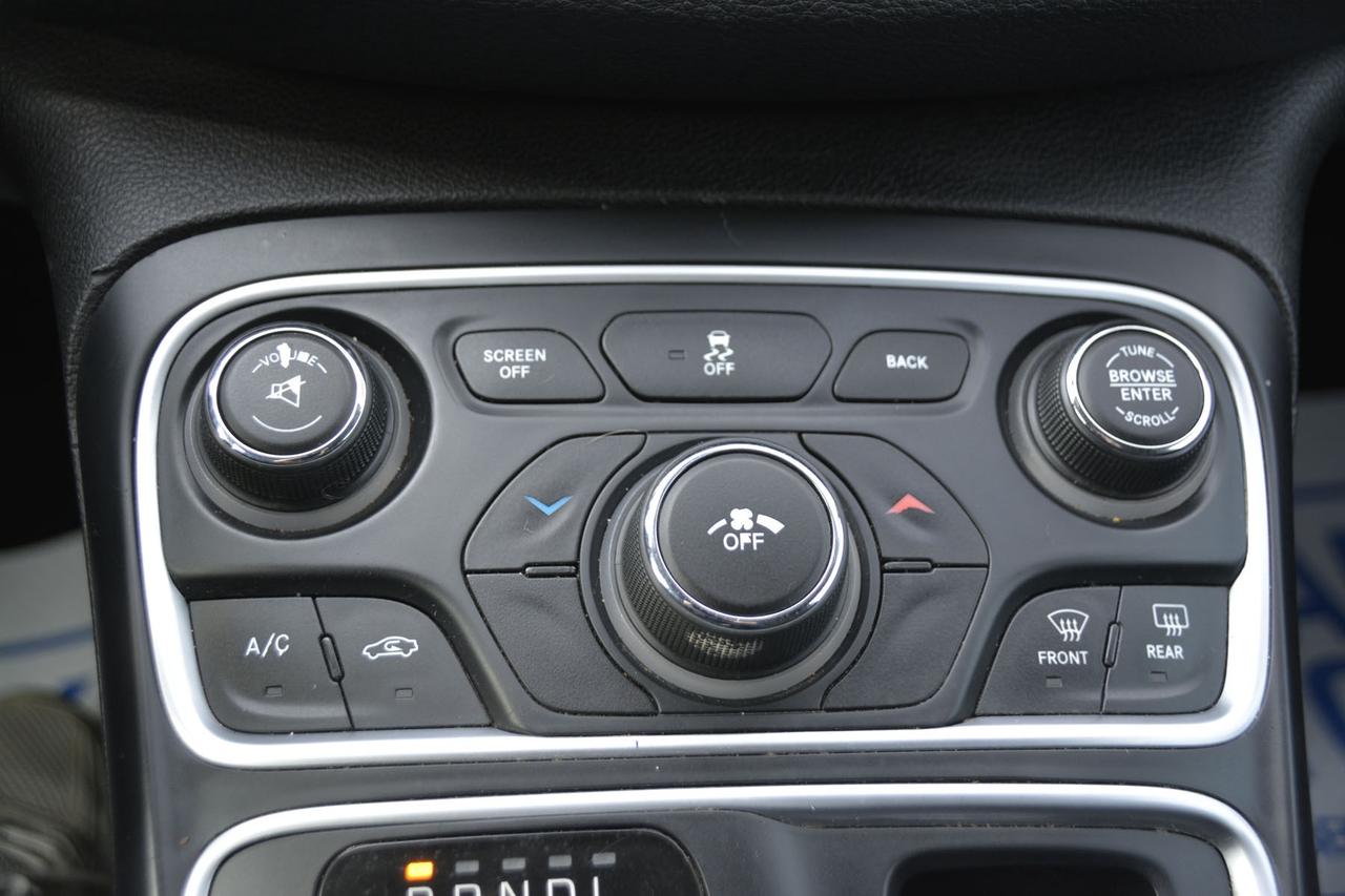 2016 Chrysler 200 LIMITED   CERTIFIED Photo