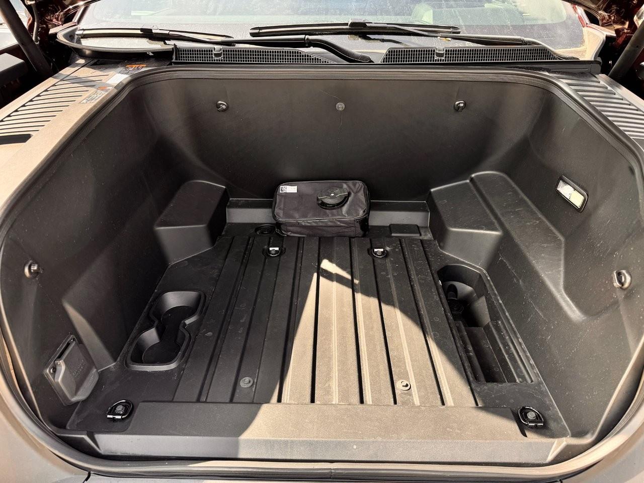 2025 GMC Sierra EV e4WD Crew Cab Max Range Denali Photo3