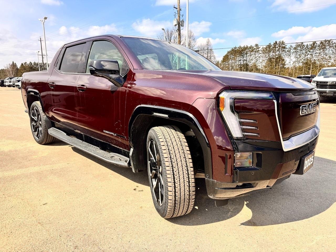 2025 GMC Sierra EV e4WD Crew Cab Max Range Denali Photo4
