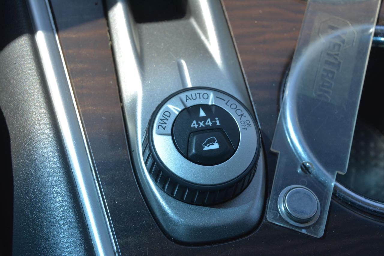 2015 Nissan Pathfinder SL 4WD   CERTIFIED Photo