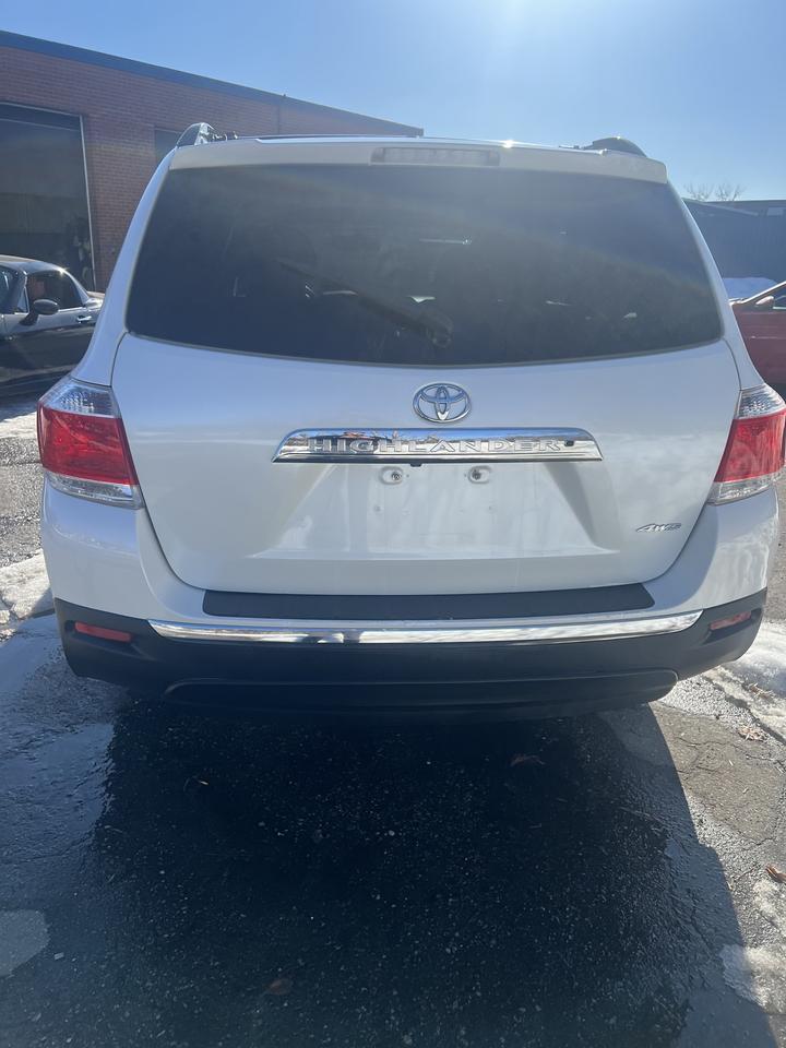 2012 Toyota Highlander 4WD LEATHER SUNROOF BACKUP CAMERA 7 PASSENGER Photo